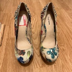 Zigi soho Floral print studded shoes. Gently worn in great condition, size 7 1/2